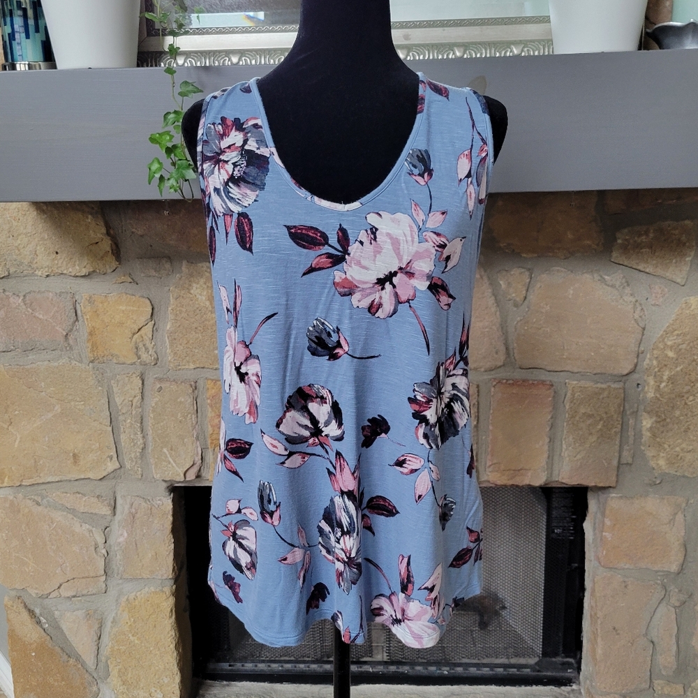 Maurices blue and pink floral crochet t-back tank, size Medium